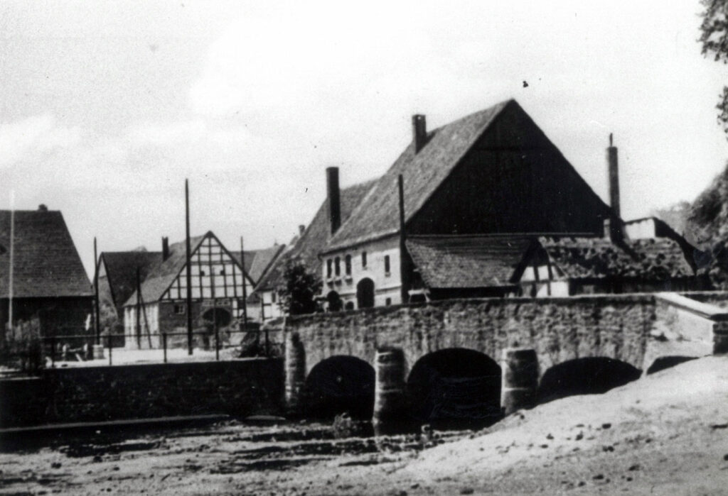 Die Aabrücke an der Rommenhöllerstraße vor der Erneuerung von 1961.