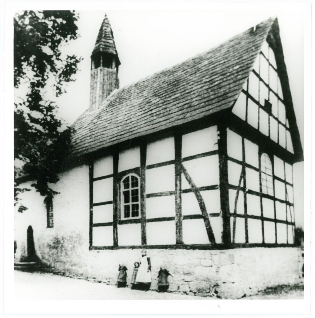 Errichtung des Kreuzes am alten Kichplatz